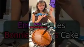 Эмиру пробует тыквенный пирог от BonnieRabbit #emiru #bonnierabbit #twitchclips #bonnie
