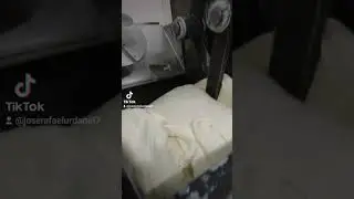 Queso de Mano hilado de la masa despu&eacute;s del proceso de acidificaci&oacute;n mediante fermentos neofilizados