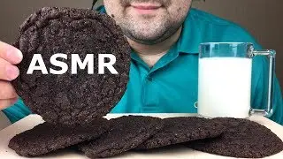 АСМР Шоколадное печенье с молоком (Звуки еды) Мукбанг
