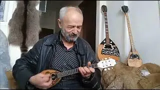 Σιατιστα Χρήστος (παίζει το μπαγλαμαδάκι)