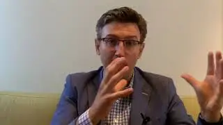 Business English: Crowdfunding vs Crowdsourcing