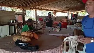 Est&aacute; e a fazenda do misias n&oacute;s est&aacute; tomando um caf&eacute; 