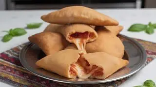 PANZEROTTI FRITTI GOLOSISSIMI SONO LA FINE DEL MONDO CROCCANTI FUORI E SOFFICI DENTRO 