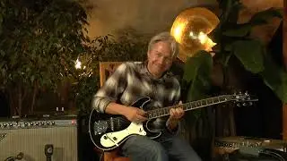 Eastwood Sidejack Baritone DLX from 2020 presented by Tobias Hoffmann @VintageGuitarOldenburg