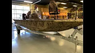 LOWE Roughneck 2070 Center Console in Mossy Oak&reg; Shadowgrass&reg; Camo