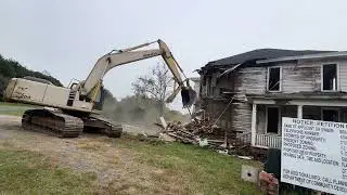 Lets Tear Down!! Dilapidated 1890 House beyond repair
