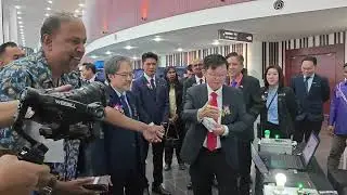 Malaysia IEM TTT Expo 2024: 11yo Irfan explained runlinc satellite 🛰️ IoT to Penang Chief Minister