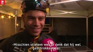 Wout van Aert neemt op zijn manier afscheid van Jan Bakelants tijdens Herentals Fietst.