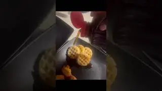 How I got my kids to try different foods 🍱 #shorts #chickenandwaffles #mom #nightroutine