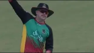 Ben Dunk Sprints in the Heavy Rain During Match 25 of CPL 2020