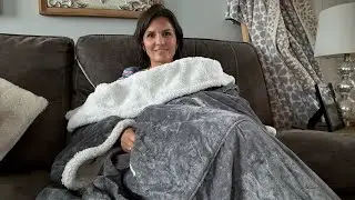 Heated wearable blanket 