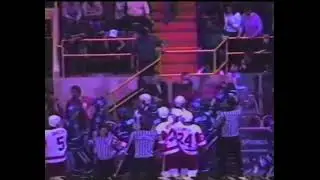 Steve Martinson vs Mark Ferner in player tunnel 1988/3
