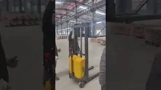New semi electric stacker #semielectricstacker #electricstacker #SupplyChainEfficiency #supplychain
