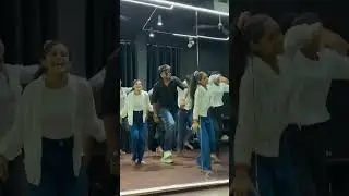 40 kilo ki saari thi..😘🤣 My sir group dance #suscribe #viralgirl #isharathi#dancer @AbhiKashiyal