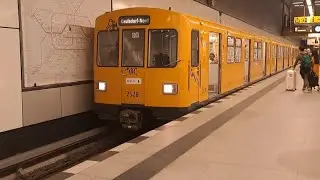 Berliner U-Bahn U5 F74E F-Schaltwerker am Hauptbahnhof Richtung Kalsdorf-Nord (Maj)2023