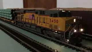 UP short with pipe loads and cement hoppers - H0 scale