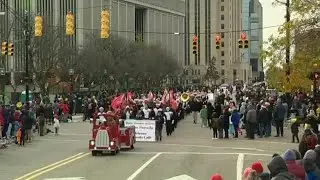 Community helps rescue Mt. Clemens Santa Parade