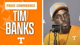 Tennessee DC Tim Banks talks during Arkansas week I Volquest I GBO