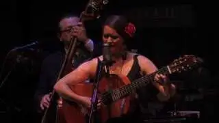 Cascada de Flores: Collar de Perlas (Déjame Llorar)