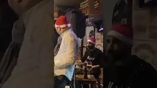 #musica #triana felices fiestas con Pablinho de la bah&iacute;a #directo #navidad 🎅