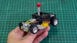 Transformers Collaborative Hot Wheels&reg; Bone Shaker&trade; (Robot mode to Car mode)