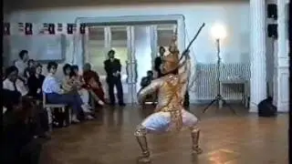 The Basic Exercices of Khmer Dance - Figure - Giant - Kray Nai 1994