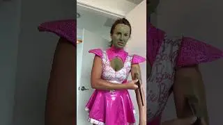 Косплей инопланетной Барби провалился.