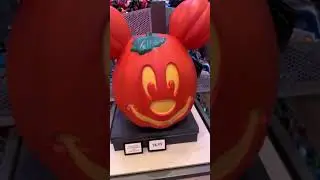 Light up Mickey Pumpkin at Disney World #disneyhalloween