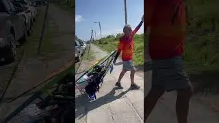 Senhorzinho levando o motor pra voar na praia #paramotor #aviation #vittorazimotors #italy #brasil