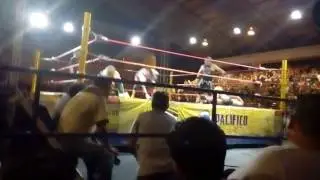 Australian Suicide y Angelico vs Averno y Chessman Lucha Libre Mazatlan