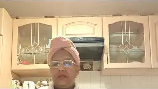 G Kif überträgt einen Livestream.
