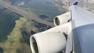 United Airlines Boeing 747-400 landing at San Francisco Airport