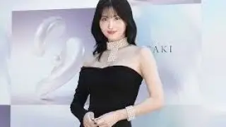 TWICE・モモ、キャミソール1枚のラフな格好で美デコルテと二の腕あらわに「素敵過ぎ」「お洒落」の声
