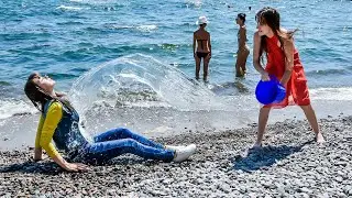 WET JEANS, WETLOOK STORIES: GIRLFRIEND HELPS GIRL GET COMPLETELY WET AND POURS WATER OVER HER!
