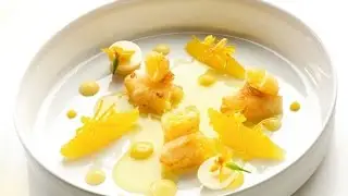 Roger van Damme Desserts - Sabayon van sinaasappel, tempura en zoete bouillon