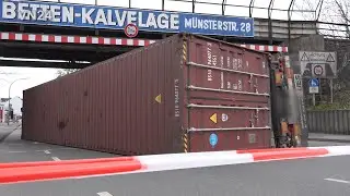 12.04.2019 - VN24 - Container-LKW war zu hoch für Bahnbrücke - Bergungsarbeiten durch Spezialisten