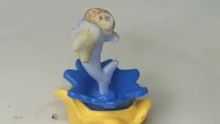 Macro Satisfy Burn Dolphin Melting Toy Destruction Rahatlatıcı Yunus Oyuncak eritme videosu