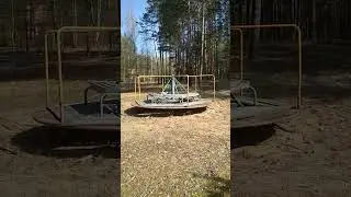Старые качели в заброшенном месте. Old swing in an abandoned place.