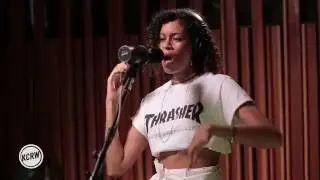 AlunaGeorge performing 
