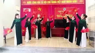 Người già ơn đảng, tốp múa khu phố 8.
