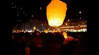 Biarritz : le ciel illumin&eacute; par plus de 3000 lanternes c&eacute;lestes