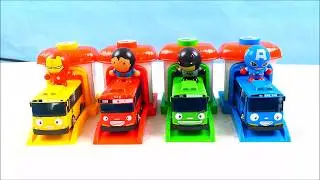 Marvel AVENGERS DC Superheroes eating M&M's transforming in Lego The little bus Tayo