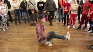 B-Girl Удивление vs B-Boy Reng (Babble Gum School) STATUS69 Top 8