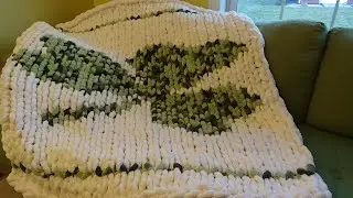 Shamrock Chunky Blanket Tutorial and Pattern.  St. Patrick's Day Irish Gift Fingerknitting DIY