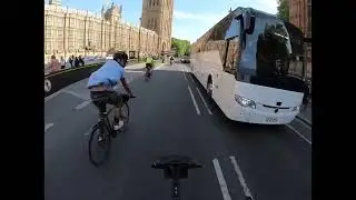 London bicycle commuting - Parliamentary thumbs up 👍🏻
