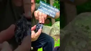 Shaping obsidian to make a stone knife #flintknapping #bushcraft #outdoorskills #stonetools