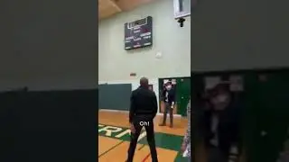 Barack Obama makes 3's point shot and yells: 