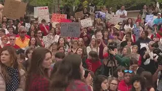 Nashville students stage walkout demanding gun control