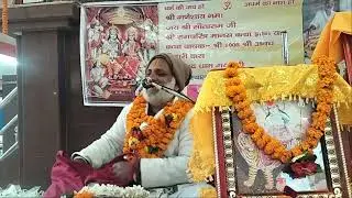 इस्लामपुर देवी मंदिर में मानस कथा कहते हुए अवध बिहारी दास