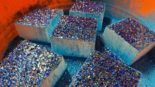 Flakey, Crunchy & Gritty Chalk with Oil, Powder & Glitter 